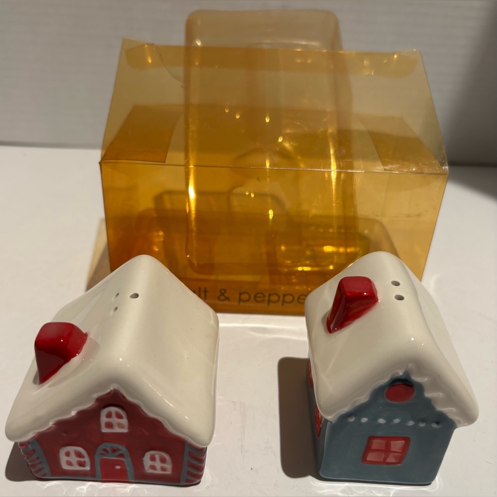 TAG Vintage Retro Christmas Winter Wonderland Salt & Pepper Shakers New Open Box